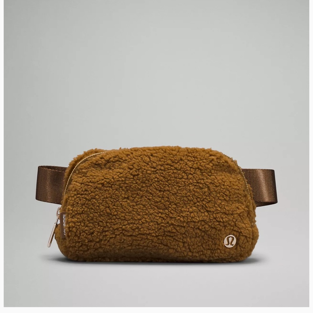 LULULEMON SHERPA BELT BAG